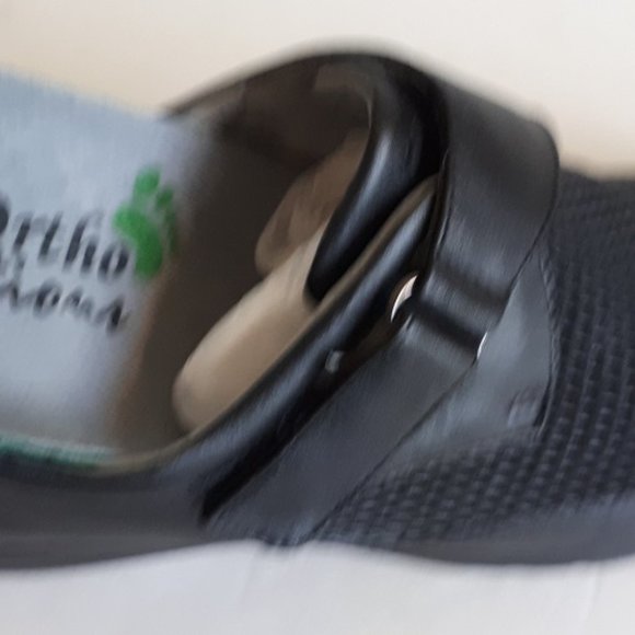 New Women's #1575 black shoe with strap - Picture 1 of 9